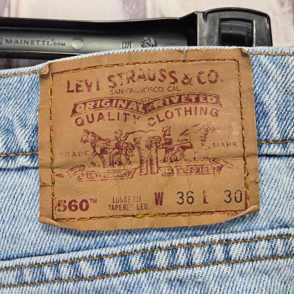 Vintage 90s Levis 560 Loose Fit Tapered Leg Jeans Men 36x30 Light Wash Denim USA - Picture 6 of 16